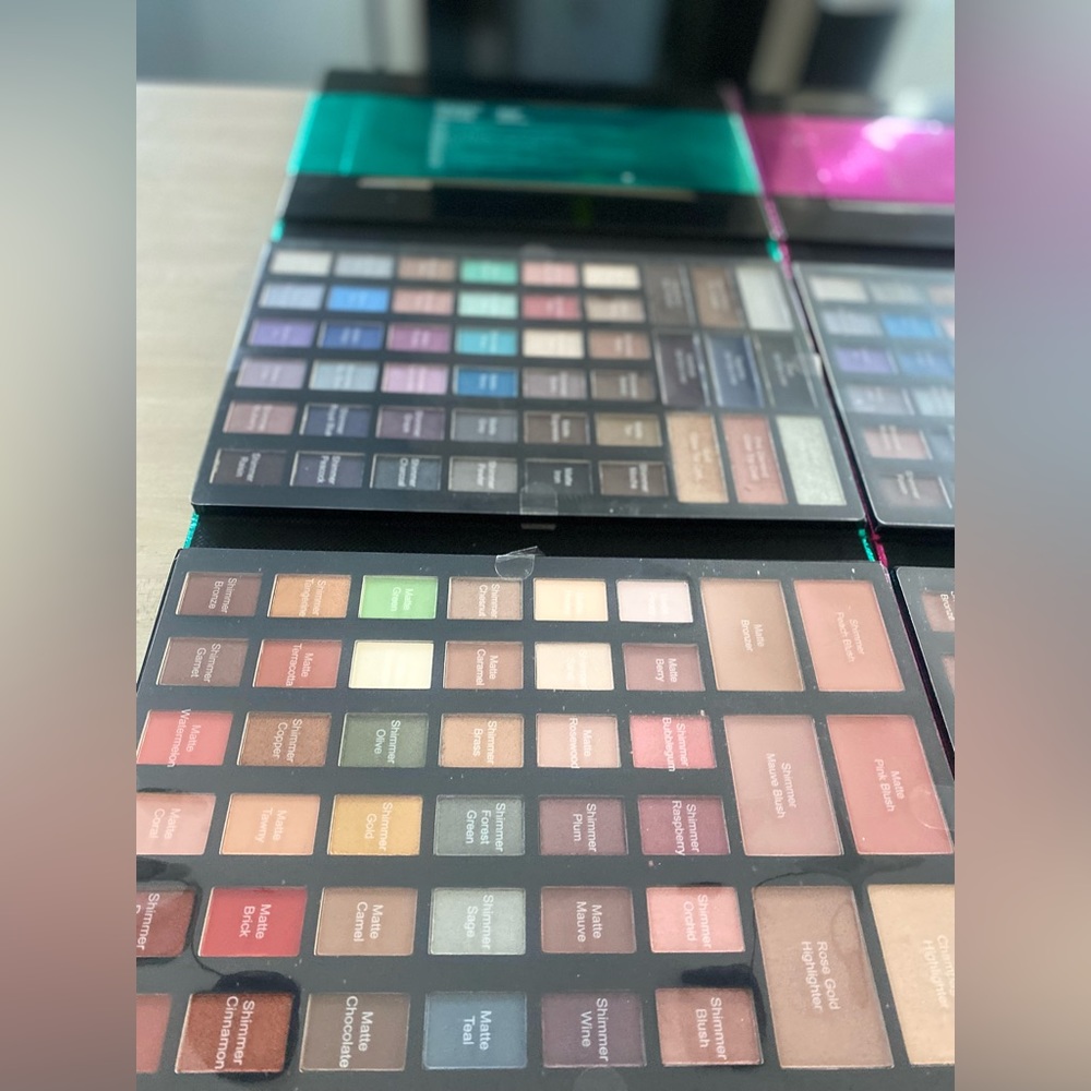 2 Makeup Pallets - Picture 3 of 11